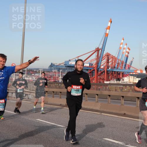 03.10.2024 - Köhlbrandbrückenlauf Matties Gatica Varas http://msf.ph/oto/7146998 03.10.2024 09:42:47 Position 2 3628, 2005, 1468, 1819 meine-sportfotos.de