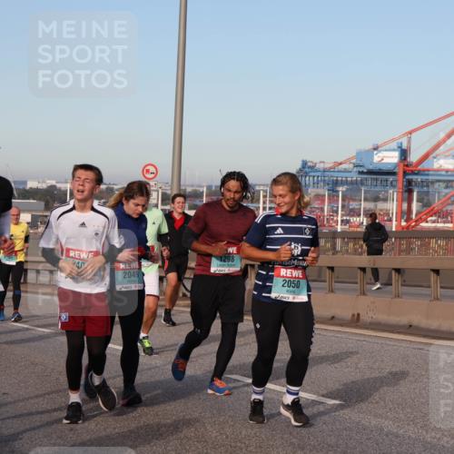 03.10.2024 - Köhlbrandbrückenlauf Matties Gatica Varas http://msf.ph/oto/7147091 03.10.2024 09:42:56 Position 2 500, 1932, 1652, 40, 2049, 1298, 2050 meine-sportfotos.de