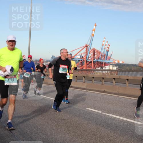 03.10.2024 - Köhlbrandbrückenlauf Matties Gatica Varas http://msf.ph/oto/7147194 03.10.2024 09:43:02 Position 2 1776, 2, 1708, 1932, 1956 meine-sportfotos.de