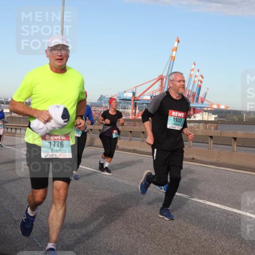 03.10.2024 - Köhlbrandbrückenlauf Matties Gatica Varas http://msf.ph/oto/7147207 03.10.2024 09:43:03 Position 2 1776, 1708, 1932 meine-sportfotos.de