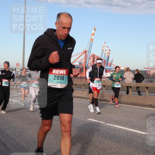 03.10.2024 - Köhlbrandbrückenlauf Matties Gatica Varas http://msf.ph/oto/7147271 03.10.2024 09:43:07 Position 2 500, 1, 2098, 1794, 2029, 1465, 1324, 1479, 1292, 1666 meine-sportfotos.de