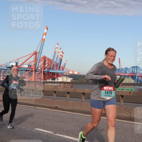 03.10.2024 - Köhlbrandbrückenlauf Matties Gatica Varas http://msf.ph/oto/7147309 03.10.2024 09:43:11 Position 2 65, 2071, 1825, 1479 meine-sportfotos.de