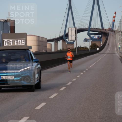 03.10.2024 - Köhlbrandbrückenlauf Luisa Fischer http://msf.ph/oto/7147388 03.10.2024 09:30:49 Position 3 0, 31, 06, 124, 3735 meine-sportfotos.de