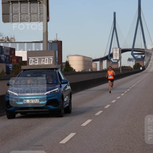 03.10.2024 - Köhlbrandbrückenlauf Luisa Fischer http://msf.ph/oto/7147397 03.10.2024 09:30:50 Position 3 0, 38, 07, 124, 1135 meine-sportfotos.de