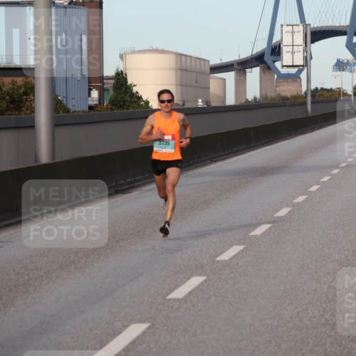 03.10.2024 - Köhlbrandbrückenlauf Luisa Fischer http://msf.ph/oto/7147401 03.10.2024 09:30:54 Position 3 3735 meine-sportfotos.de