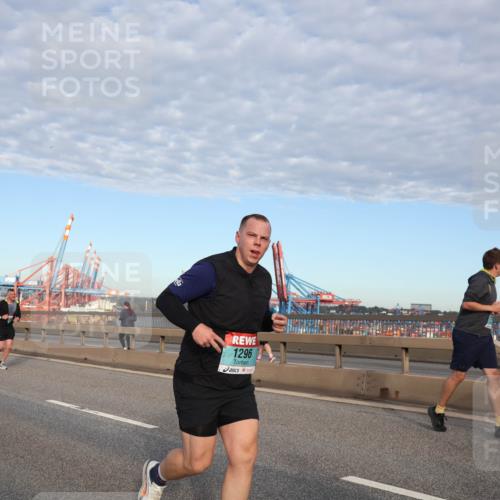 03.10.2024 - Köhlbrandbrückenlauf Matties Gatica Varas http://msf.ph/oto/7147404 03.10.2024 09:43:21 Position 2 1703, 1296 meine-sportfotos.de