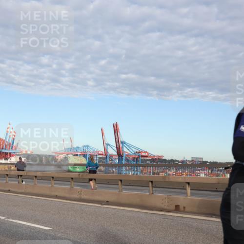 03.10.2024 - Köhlbrandbrückenlauf Matties Gatica Varas http://msf.ph/oto/7147408 03.10.2024 09:43:22 Position 2 128 meine-sportfotos.de