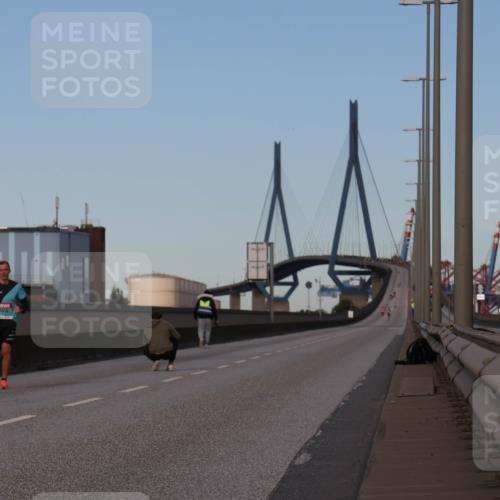 03.10.2024 - Köhlbrandbrückenlauf Luisa Fischer http://msf.ph/oto/7147421 03.10.2024 09:32:50 Position 3 1010 meine-sportfotos.de