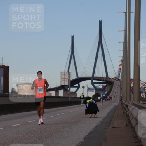 03.10.2024 - Köhlbrandbrückenlauf Luisa Fischer http://msf.ph/oto/7147440 03.10.2024 09:34:23 Position 3 1006 meine-sportfotos.de