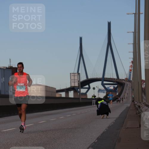 03.10.2024 - Köhlbrandbrückenlauf Luisa Fischer http://msf.ph/oto/7147451 03.10.2024 09:34:25 Position 3 1006 meine-sportfotos.de