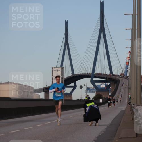 03.10.2024 - Köhlbrandbrückenlauf Luisa Fischer http://msf.ph/oto/7147468 03.10.2024 09:34:41 Position 3 1011 meine-sportfotos.de