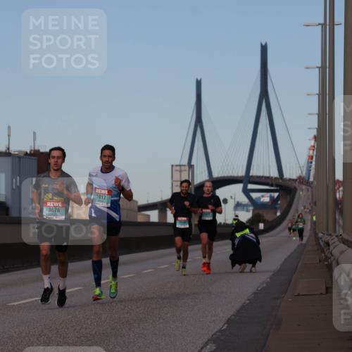 03.10.2024 - Köhlbrandbrückenlauf Luisa Fischer http://msf.ph/oto/7147529 03.10.2024 09:35:24 Position 3 3676, 1012, 1020, 2423 meine-sportfotos.de
