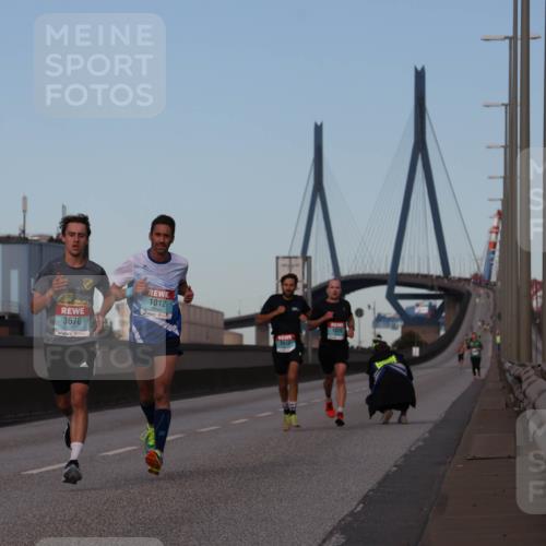03.10.2024 - Köhlbrandbrückenlauf Luisa Fischer http://msf.ph/oto/7147534 03.10.2024 09:35:24 Position 3 3676, 1012, 1020, 2423 meine-sportfotos.de