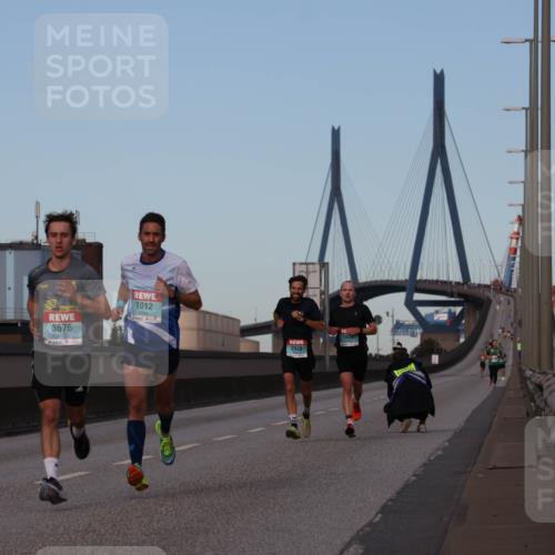 03.10.2024 - Köhlbrandbrückenlauf Luisa Fischer http://msf.ph/oto/7147537 03.10.2024 09:35:25 Position 3 3676, 1012, 1020, 2423 meine-sportfotos.de