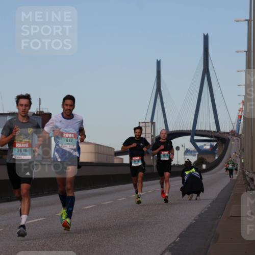 03.10.2024 - Köhlbrandbrückenlauf Luisa Fischer http://msf.ph/oto/7147538 03.10.2024 09:35:25 Position 3 1012, 3676, 1020, 2423 meine-sportfotos.de