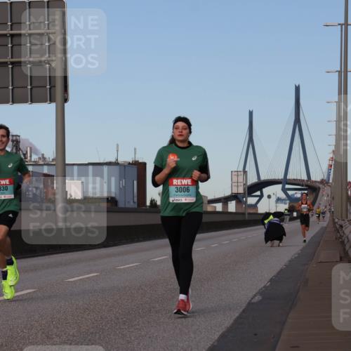 03.10.2024 - Köhlbrandbrückenlauf Luisa Fischer http://msf.ph/oto/7147599 03.10.2024 09:36:05 Position 3 1330, 3006 meine-sportfotos.de