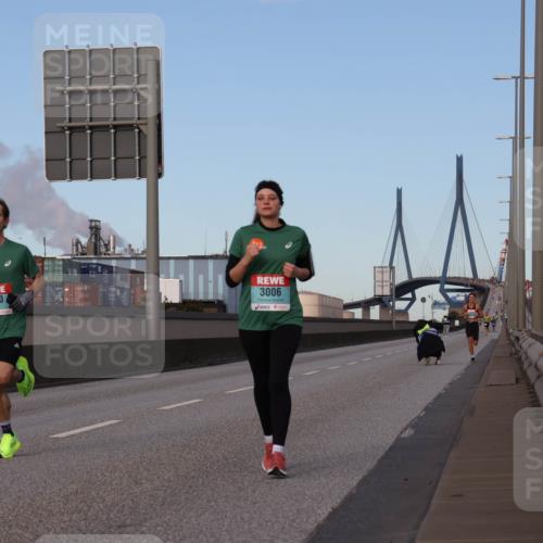 03.10.2024 - Köhlbrandbrückenlauf Luisa Fischer http://msf.ph/oto/7147605 03.10.2024 09:36:06 Position 3 1330, 3006 meine-sportfotos.de