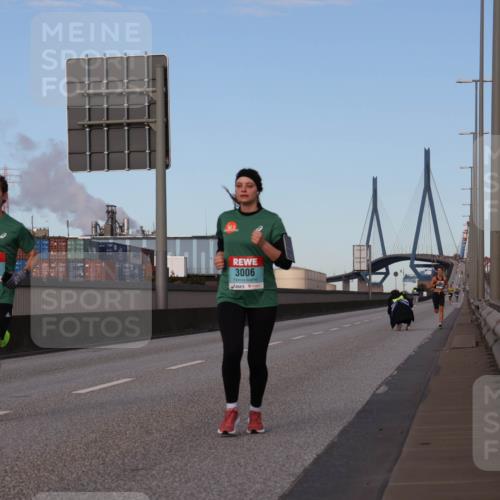 03.10.2024 - Köhlbrandbrückenlauf Luisa Fischer http://msf.ph/oto/7147607 03.10.2024 09:36:06 Position 3 1330, 3006 meine-sportfotos.de