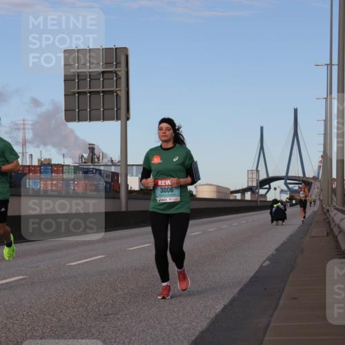 03.10.2024 - Köhlbrandbrückenlauf Luisa Fischer http://msf.ph/oto/7147610 03.10.2024 09:36:06 Position 3 135, 3006 meine-sportfotos.de