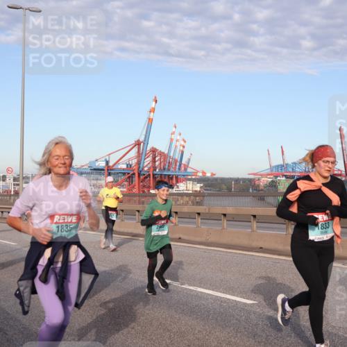 03.10.2024 - Köhlbrandbrückenlauf Matties Gatica Varas http://msf.ph/oto/7147620 03.10.2024 09:43:46 Position 2 1835, 2483, 833 meine-sportfotos.de