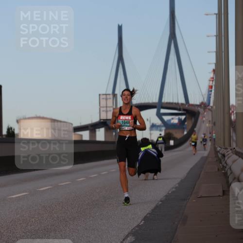 03.10.2024 - Köhlbrandbrückenlauf Luisa Fischer http://msf.ph/oto/7147622 03.10.2024 09:36:12 Position 3 1047 meine-sportfotos.de