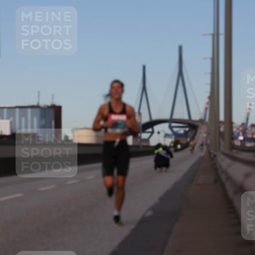 03.10.2024 - Köhlbrandbrückenlauf Luisa Fischer http://msf.ph/oto/7147626 03.10.2024 09:36:15 Position 3  meine-sportfotos.de
