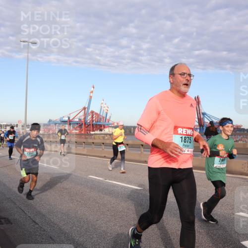 03.10.2024 - Köhlbrandbrückenlauf Matties Gatica Varas http://msf.ph/oto/7147638 03.10.2024 09:43:48 Position 2 1397, 1875, 2483 meine-sportfotos.de