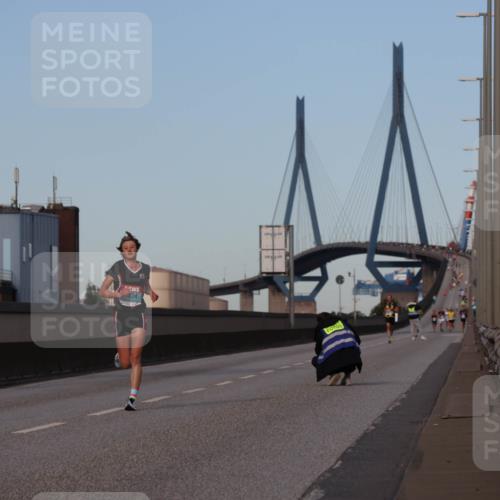 03.10.2024 - Köhlbrandbrückenlauf Luisa Fischer http://msf.ph/oto/7147655 03.10.2024 09:37:09 Position 3 024 meine-sportfotos.de