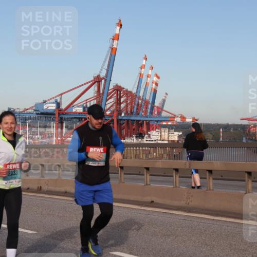 03.10.2024 - Köhlbrandbrückenlauf Matties Gatica Varas http://msf.ph/oto/7147666 03.10.2024 09:43:52 Position 2 2033, 1727 meine-sportfotos.de