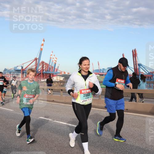 03.10.2024 - Köhlbrandbrückenlauf Matties Gatica Varas http://msf.ph/oto/7147688 03.10.2024 09:43:54 Position 2 1812, 1419, 166, 2272, 2033 meine-sportfotos.de