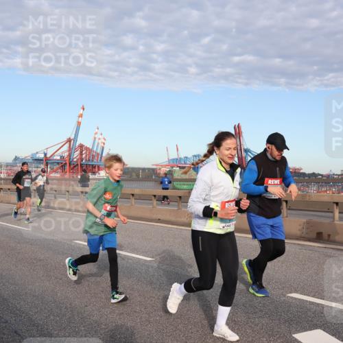 03.10.2024 - Köhlbrandbrückenlauf Matties Gatica Varas http://msf.ph/oto/7147693 03.10.2024 09:43:54 Position 2 1727 meine-sportfotos.de