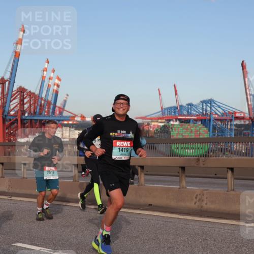 03.10.2024 - Köhlbrandbrückenlauf Matties Gatica Varas http://msf.ph/oto/7147717 03.10.2024 09:43:56 Position 2 1812, 2017, 1419 meine-sportfotos.de