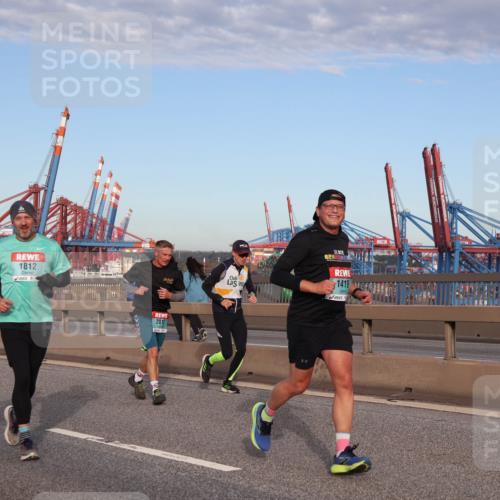 03.10.2024 - Köhlbrandbrückenlauf Matties Gatica Varas http://msf.ph/oto/7147730 03.10.2024 09:43:57 Position 2 1812, 813, 2017, 1419 meine-sportfotos.de