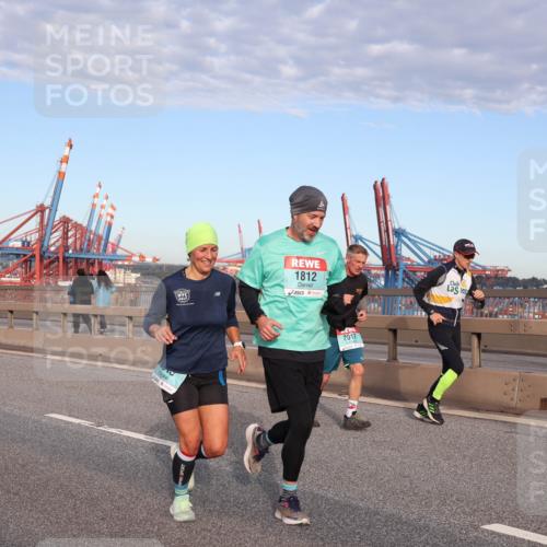 03.10.2024 - Köhlbrandbrückenlauf Matties Gatica Varas http://msf.ph/oto/7147742 03.10.2024 09:43:58 Position 2 2112, 1812, 2017 meine-sportfotos.de