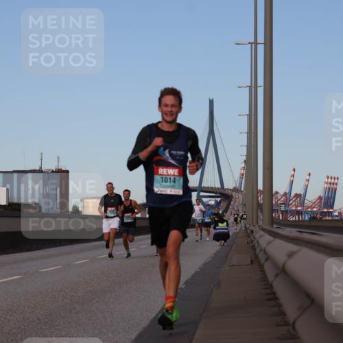 03.10.2024 - Köhlbrandbrückenlauf Luisa Fischer http://msf.ph/oto/7147745 03.10.2024 09:38:09 Position 3 1043, 1014 meine-sportfotos.de