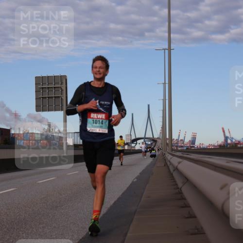 03.10.2024 - Köhlbrandbrückenlauf Luisa Fischer http://msf.ph/oto/7147761 03.10.2024 09:38:10 Position 3 1014 meine-sportfotos.de