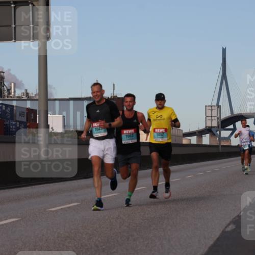 03.10.2024 - Köhlbrandbrückenlauf Luisa Fischer http://msf.ph/oto/7147768 03.10.2024 09:38:12 Position 3 1045, 1063, 1052 meine-sportfotos.de
