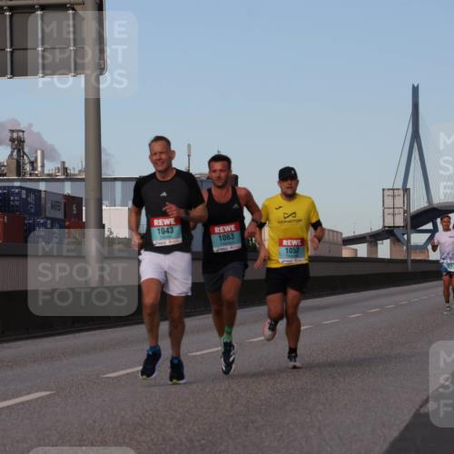 03.10.2024 - Köhlbrandbrückenlauf Luisa Fischer http://msf.ph/oto/7147772 03.10.2024 09:38:13 Position 3 1043, 1063, 1052 meine-sportfotos.de