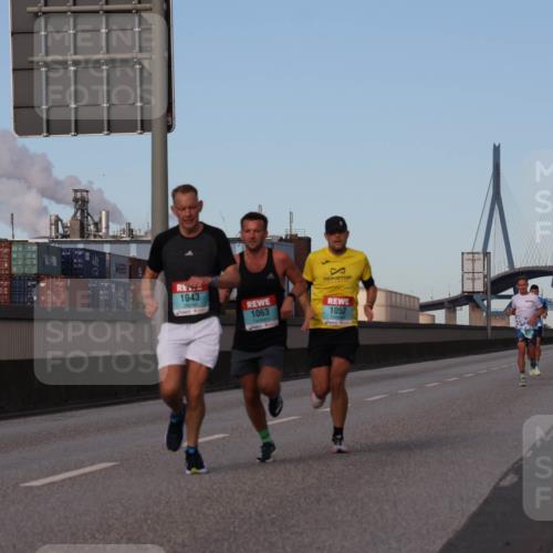 03.10.2024 - Köhlbrandbrückenlauf Luisa Fischer http://msf.ph/oto/7147779 03.10.2024 09:38:13 Position 3 1043, 1063, 1052 meine-sportfotos.de