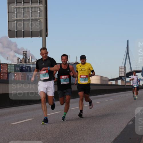 03.10.2024 - Köhlbrandbrückenlauf Luisa Fischer http://msf.ph/oto/7147782 03.10.2024 09:38:14 Position 3 1043, 1063, 1052 meine-sportfotos.de