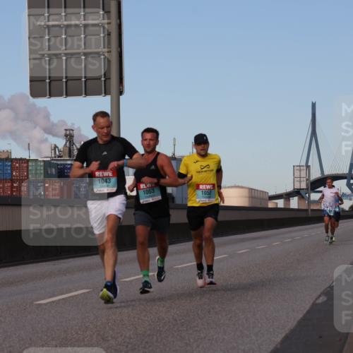 03.10.2024 - Köhlbrandbrückenlauf Luisa Fischer http://msf.ph/oto/7147783 03.10.2024 09:38:14 Position 3 1043, 1063, 1052 meine-sportfotos.de