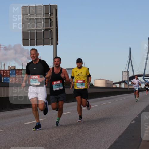 03.10.2024 - Köhlbrandbrückenlauf Luisa Fischer http://msf.ph/oto/7147786 03.10.2024 09:38:14 Position 3 1043, 1063, 1052 meine-sportfotos.de