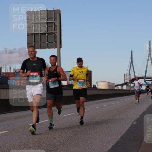 03.10.2024 - Köhlbrandbrückenlauf Luisa Fischer http://msf.ph/oto/7147790 03.10.2024 09:38:15 Position 3 1043, 1063, 1052 meine-sportfotos.de
