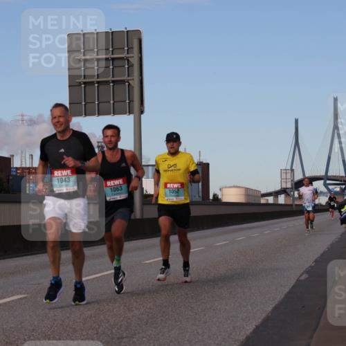 03.10.2024 - Köhlbrandbrückenlauf Luisa Fischer http://msf.ph/oto/7147792 03.10.2024 09:38:15 Position 3 1043, 1063, 1052 meine-sportfotos.de