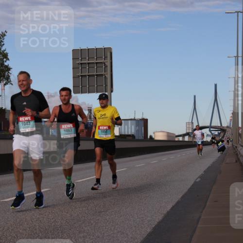 03.10.2024 - Köhlbrandbrückenlauf Luisa Fischer http://msf.ph/oto/7147803 03.10.2024 09:38:15 Position 3 1043, 1063, 1052 meine-sportfotos.de