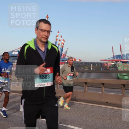 03.10.2024 - Köhlbrandbrückenlauf Matties Gatica Varas http://msf.ph/oto/7147806 03.10.2024 09:44:06 Position 2 3723, 1883, 1641 meine-sportfotos.de