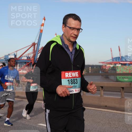 03.10.2024 - Köhlbrandbrückenlauf Matties Gatica Varas http://msf.ph/oto/7147810 03.10.2024 09:44:06 Position 2 3723, 2395, 1883 meine-sportfotos.de