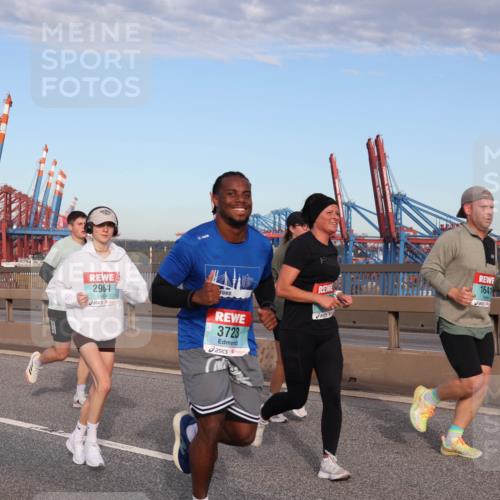 03.10.2024 - Köhlbrandbrückenlauf Matties Gatica Varas http://msf.ph/oto/7147836 03.10.2024 09:44:08 Position 2 2961, 3723, 1641 meine-sportfotos.de