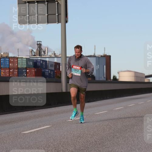 03.10.2024 - Köhlbrandbrückenlauf Luisa Fischer http://msf.ph/oto/7147839 03.10.2024 09:39:03 Position 3 1313 meine-sportfotos.de