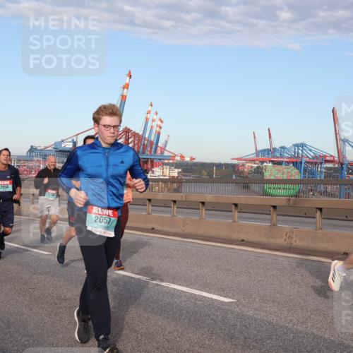 03.10.2024 - Köhlbrandbrückenlauf Matties Gatica Varas http://msf.ph/oto/7147844 03.10.2024 09:44:10 Position 2 500, 2058, 1746, 2297, 1716, 2057 meine-sportfotos.de